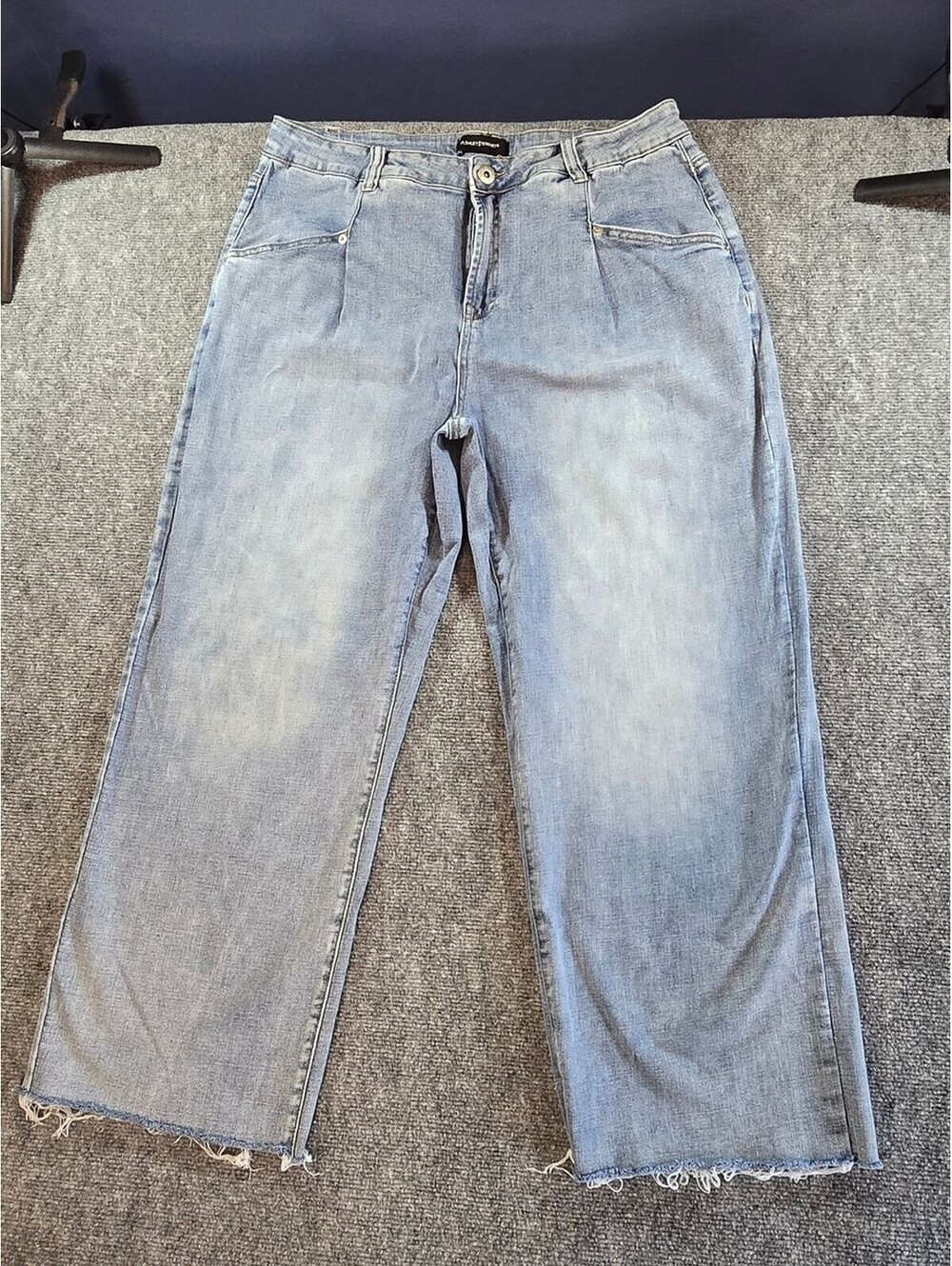 Ashley Stewart Wide Leg Jeans Womens 16 High Rise Light Wash Raw Hem Denim